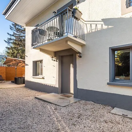 Des Cygnes Près Du Marina Grand Port * Aix-les-Bains