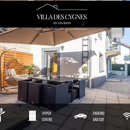 Des Cygnes Près Du Marina Grand Port * Aix-les-Bains